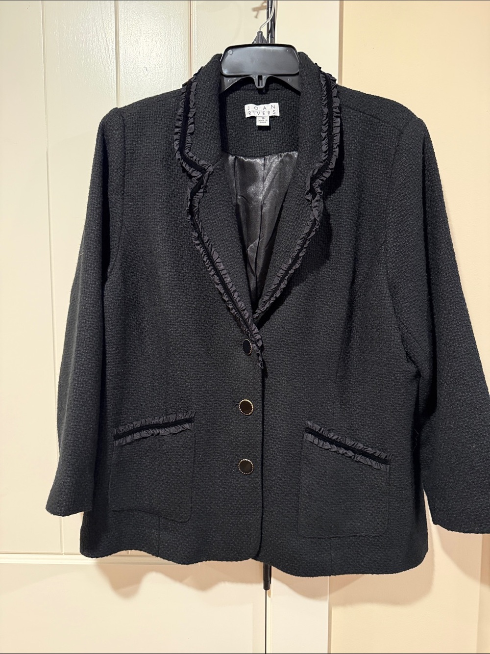 JOAN RIVERS EUC size 16 Black Tweed Ruffle Trim Blazer button front & pockets